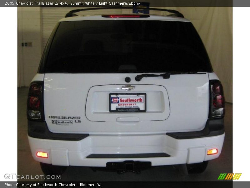 Summit White / Light Cashmere/Ebony 2005 Chevrolet TrailBlazer LS 4x4