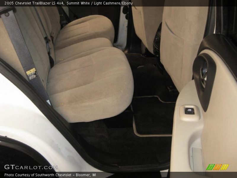 Summit White / Light Cashmere/Ebony 2005 Chevrolet TrailBlazer LS 4x4