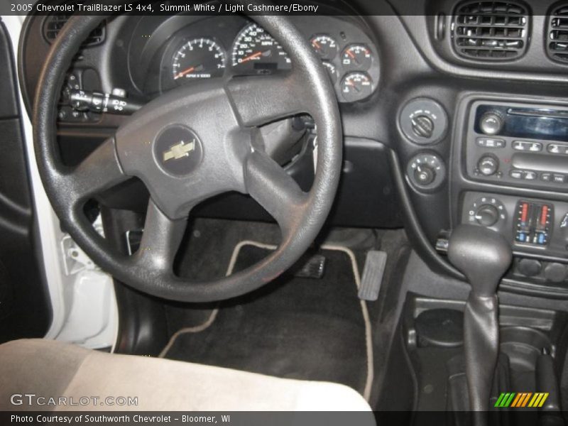 Summit White / Light Cashmere/Ebony 2005 Chevrolet TrailBlazer LS 4x4