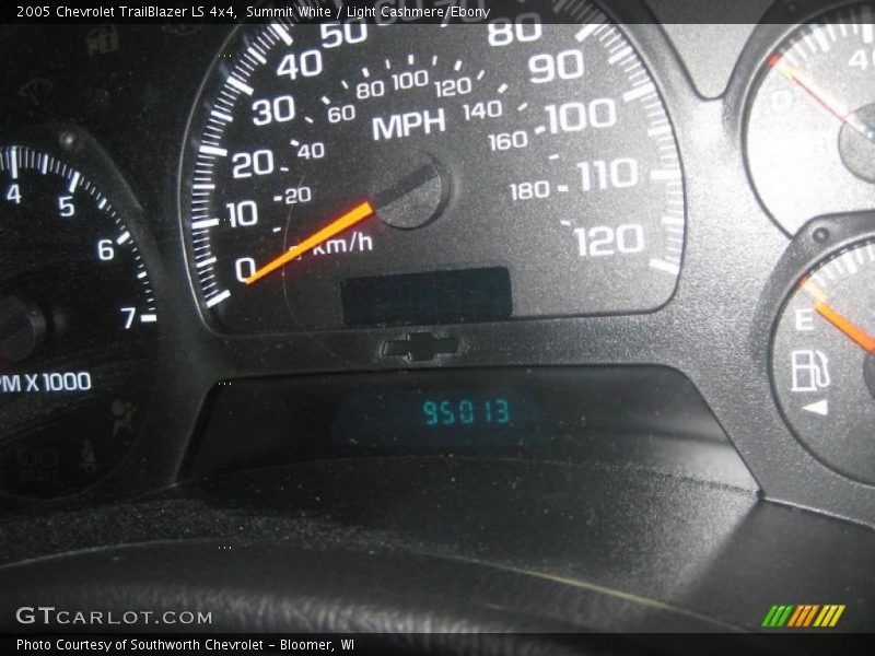 Summit White / Light Cashmere/Ebony 2005 Chevrolet TrailBlazer LS 4x4