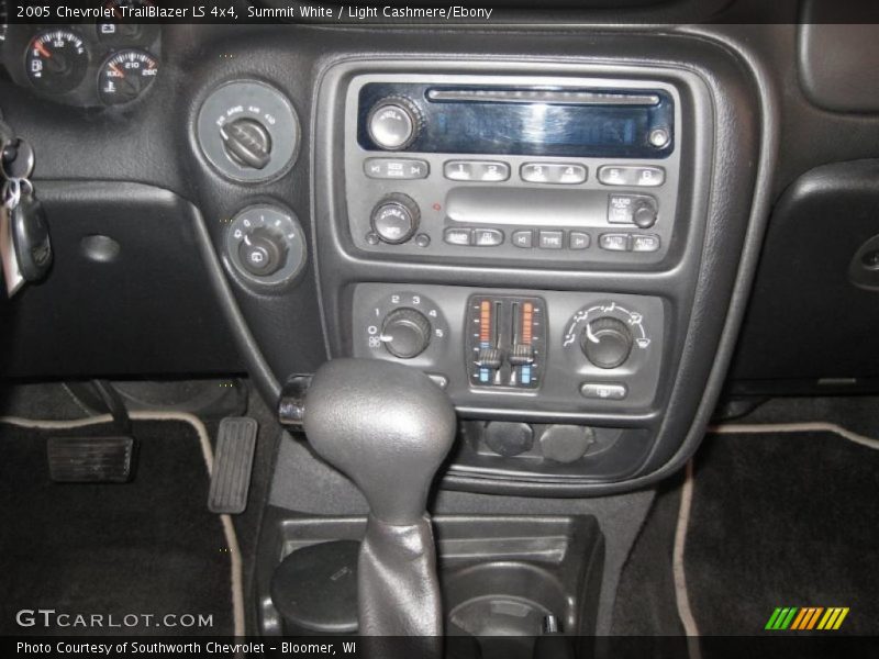 Summit White / Light Cashmere/Ebony 2005 Chevrolet TrailBlazer LS 4x4