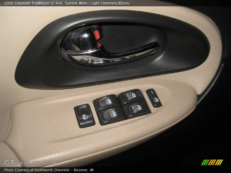 Summit White / Light Cashmere/Ebony 2005 Chevrolet TrailBlazer LS 4x4