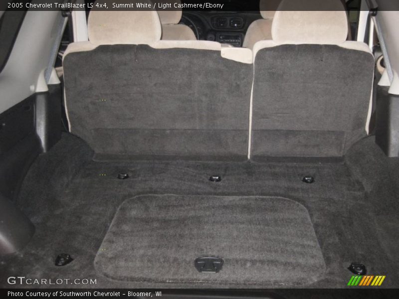 Summit White / Light Cashmere/Ebony 2005 Chevrolet TrailBlazer LS 4x4