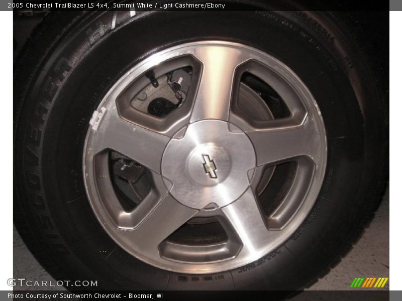 Summit White / Light Cashmere/Ebony 2005 Chevrolet TrailBlazer LS 4x4