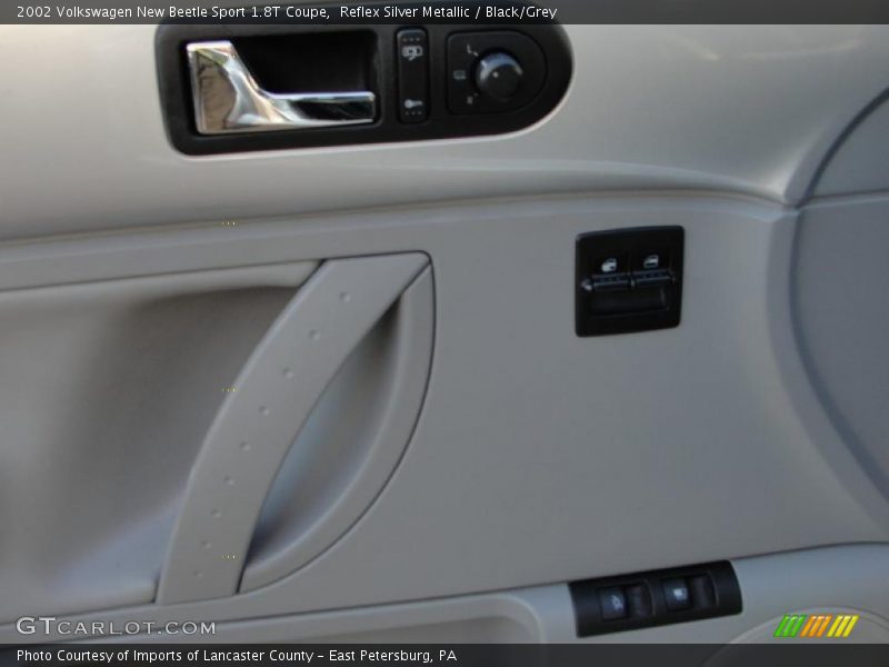 Reflex Silver Metallic / Black/Grey 2002 Volkswagen New Beetle Sport 1.8T Coupe