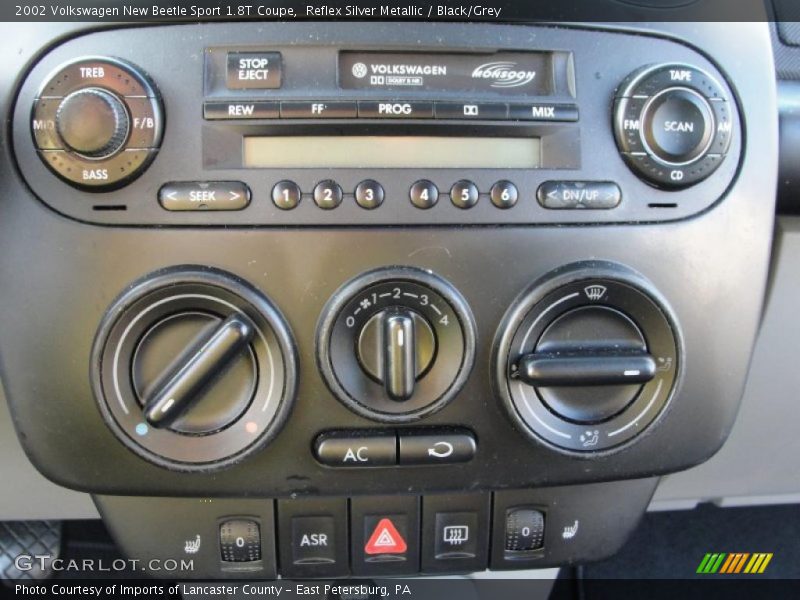Reflex Silver Metallic / Black/Grey 2002 Volkswagen New Beetle Sport 1.8T Coupe