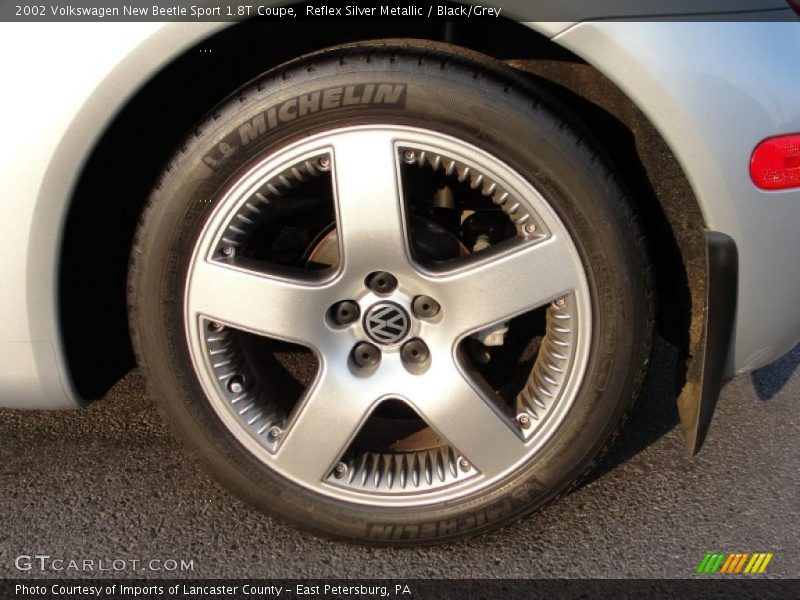 Reflex Silver Metallic / Black/Grey 2002 Volkswagen New Beetle Sport 1.8T Coupe