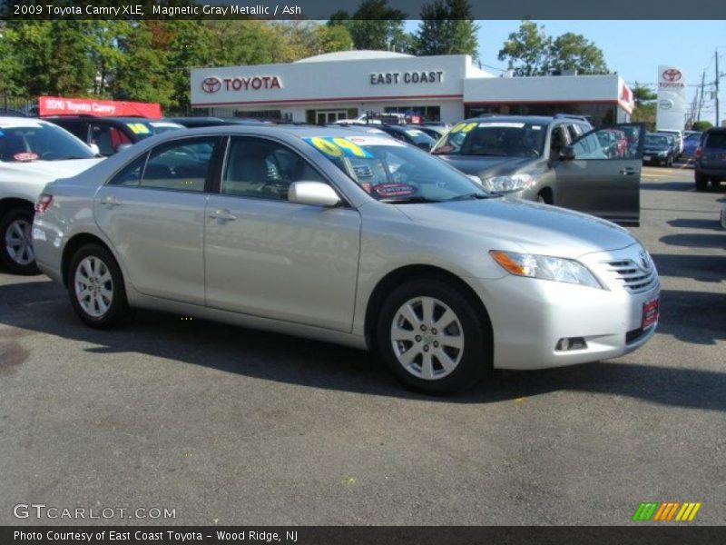 Magnetic Gray Metallic / Ash 2009 Toyota Camry XLE