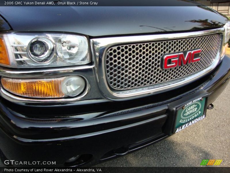 Onyx Black / Stone Gray 2006 GMC Yukon Denali AWD