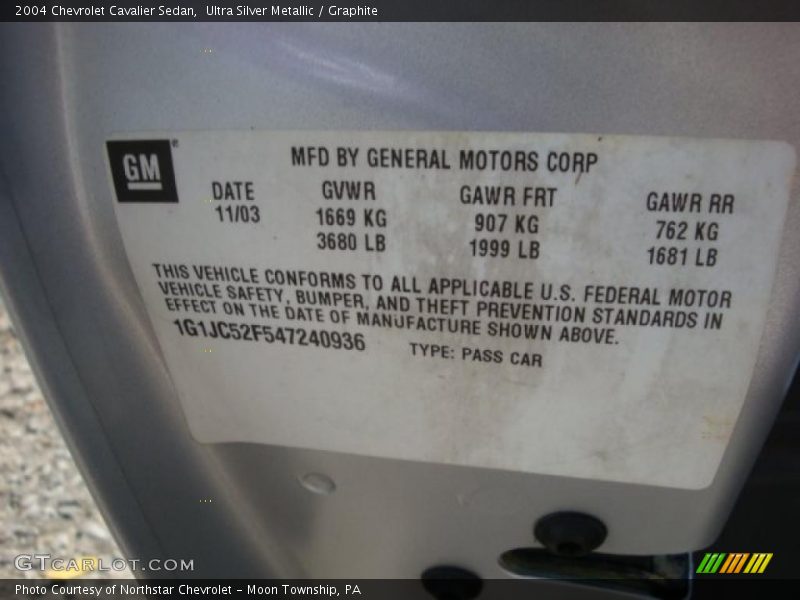 Ultra Silver Metallic / Graphite 2004 Chevrolet Cavalier Sedan