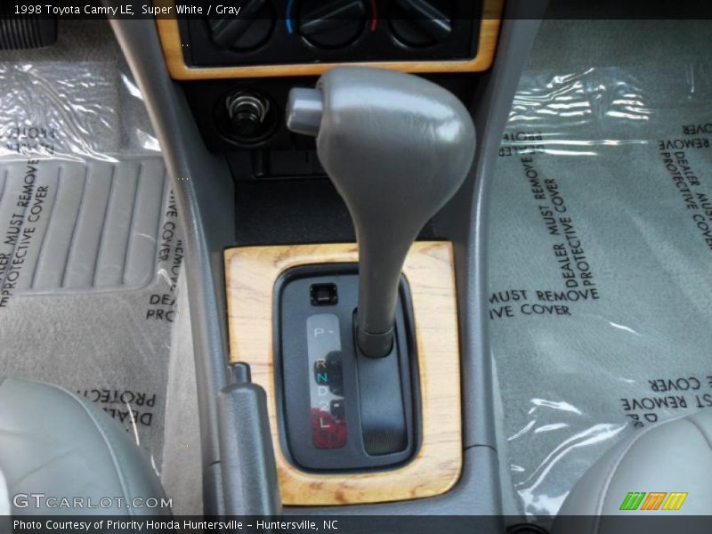 Super White / Gray 1998 Toyota Camry LE