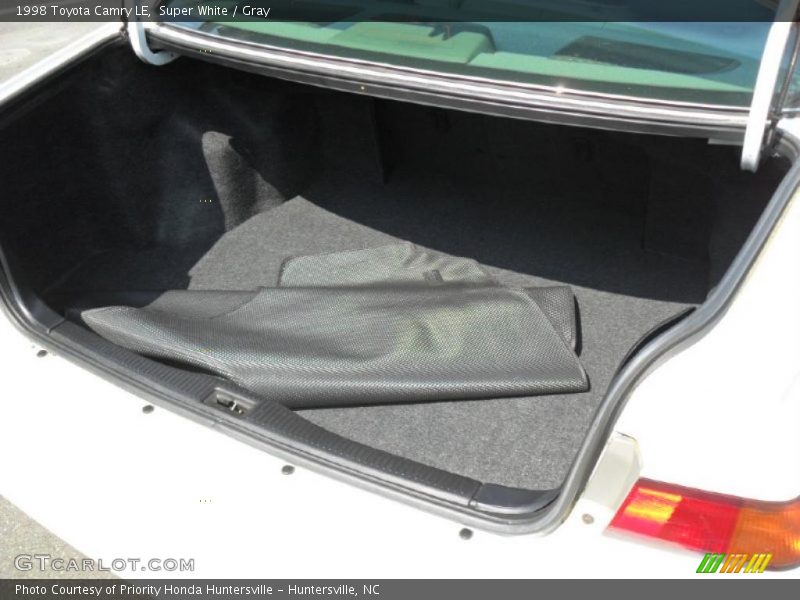 Super White / Gray 1998 Toyota Camry LE