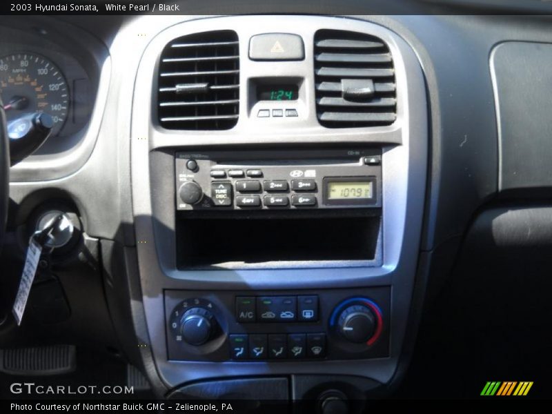 White Pearl / Black 2003 Hyundai Sonata