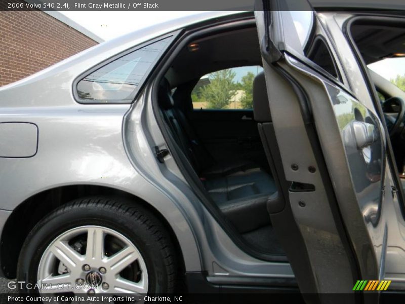 Flint Gray Metallic / Off Black 2006 Volvo S40 2.4i