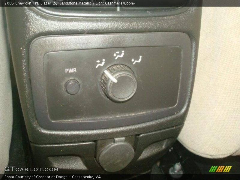 Sandstone Metallic / Light Cashmere/Ebony 2005 Chevrolet TrailBlazer LS