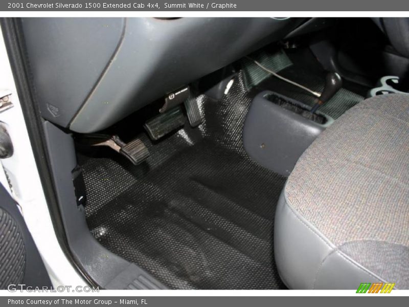 Summit White / Graphite 2001 Chevrolet Silverado 1500 Extended Cab 4x4