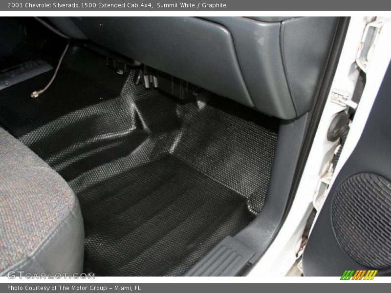 Summit White / Graphite 2001 Chevrolet Silverado 1500 Extended Cab 4x4