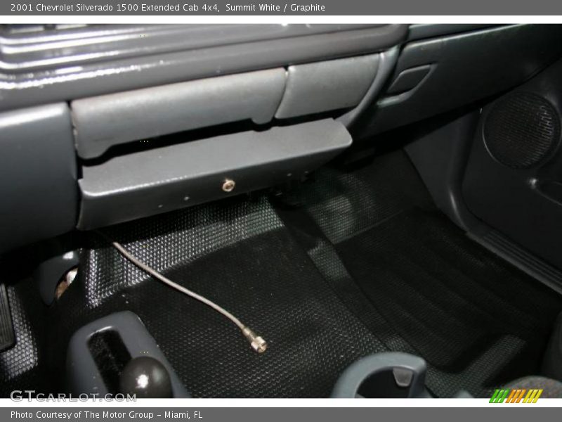 Summit White / Graphite 2001 Chevrolet Silverado 1500 Extended Cab 4x4
