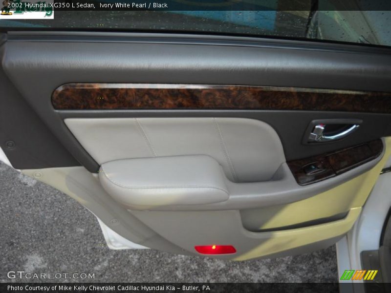 Ivory White Pearl / Black 2002 Hyundai XG350 L Sedan