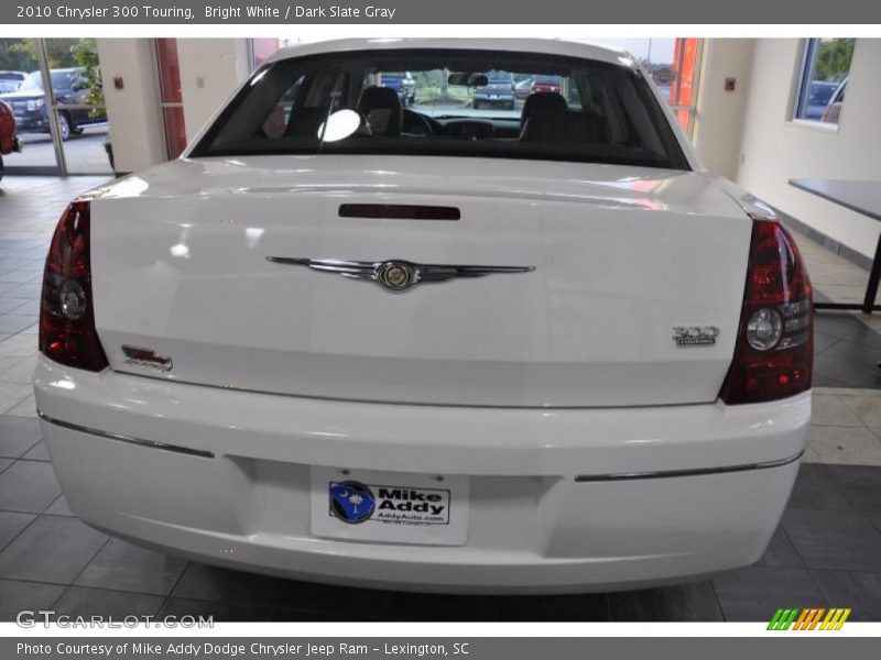 Bright White / Dark Slate Gray 2010 Chrysler 300 Touring