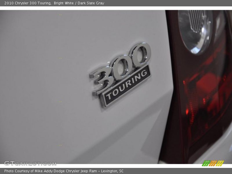 Bright White / Dark Slate Gray 2010 Chrysler 300 Touring