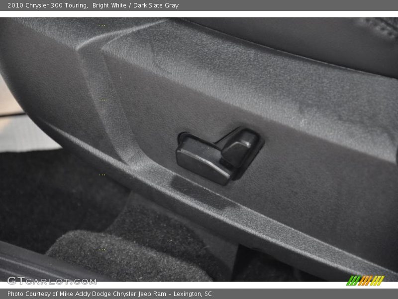 Bright White / Dark Slate Gray 2010 Chrysler 300 Touring