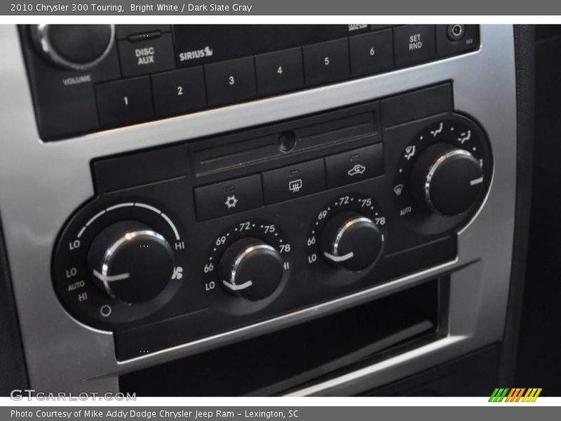 Bright White / Dark Slate Gray 2010 Chrysler 300 Touring
