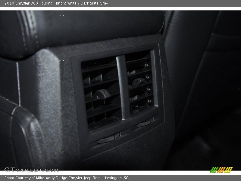Bright White / Dark Slate Gray 2010 Chrysler 300 Touring