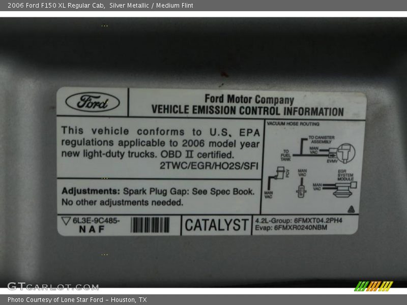 Silver Metallic / Medium Flint 2006 Ford F150 XL Regular Cab