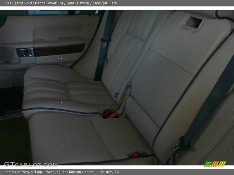 Alaska White / Sand/Jet Black 2011 Land Rover Range Rover HSE