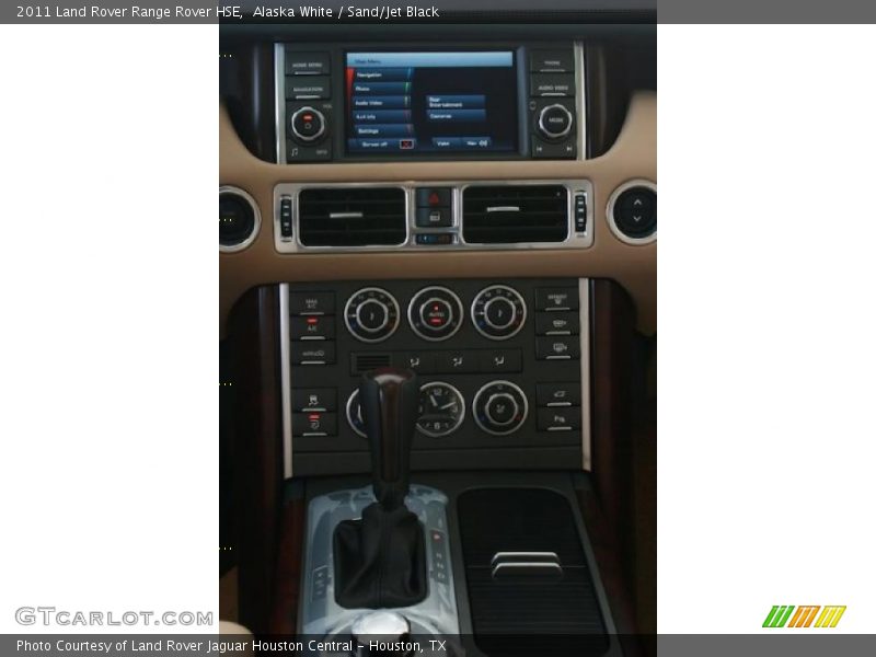 Alaska White / Sand/Jet Black 2011 Land Rover Range Rover HSE