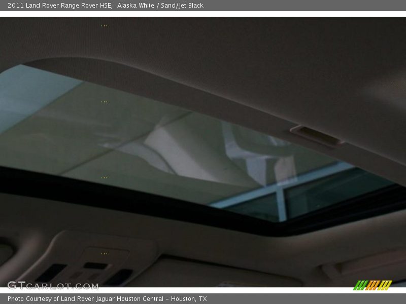 Alaska White / Sand/Jet Black 2011 Land Rover Range Rover HSE