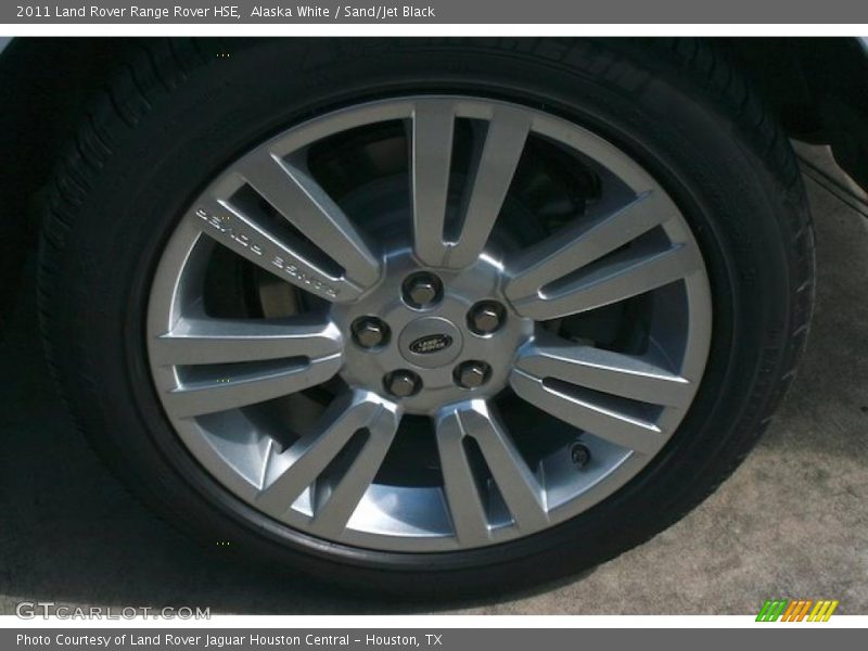 Alaska White / Sand/Jet Black 2011 Land Rover Range Rover HSE