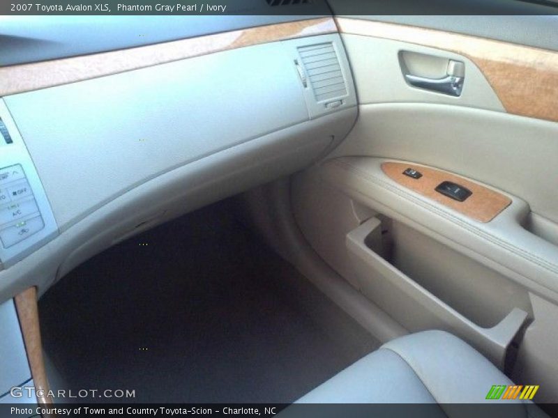 Phantom Gray Pearl / Ivory 2007 Toyota Avalon XLS