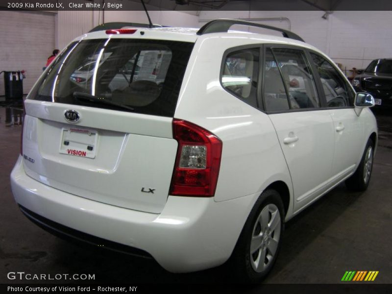 Clear White / Beige 2009 Kia Rondo LX