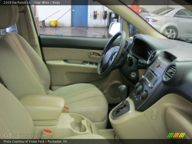 Clear White / Beige 2009 Kia Rondo LX