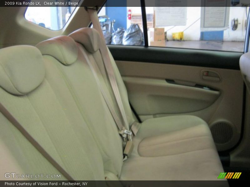 Clear White / Beige 2009 Kia Rondo LX