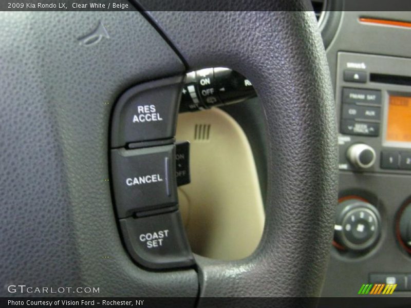Clear White / Beige 2009 Kia Rondo LX
