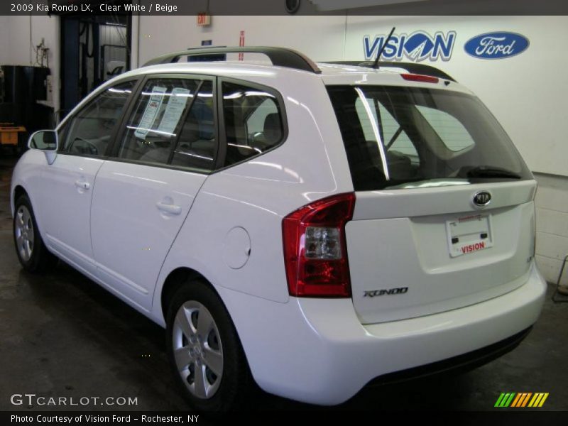 Clear White / Beige 2009 Kia Rondo LX