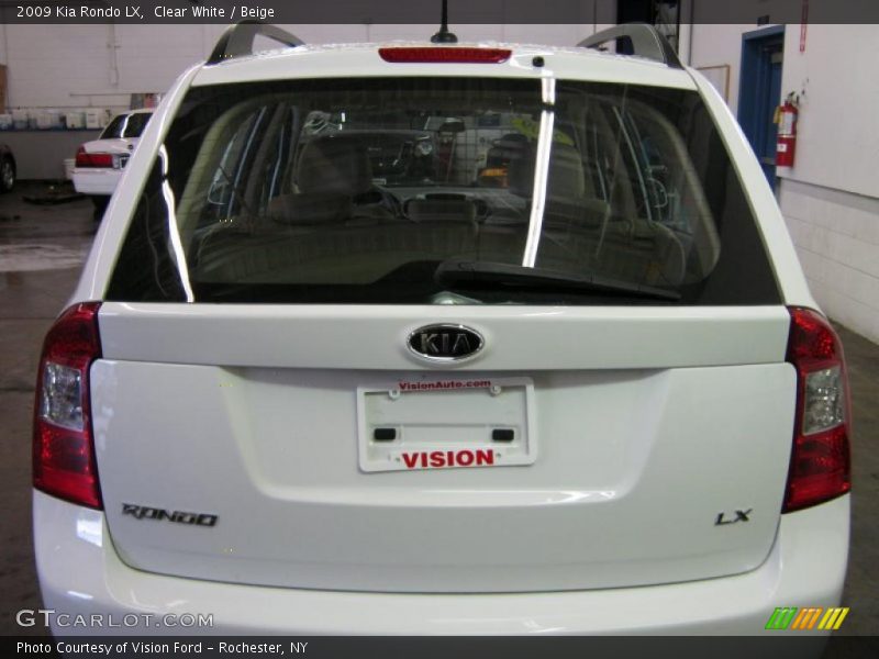 Clear White / Beige 2009 Kia Rondo LX