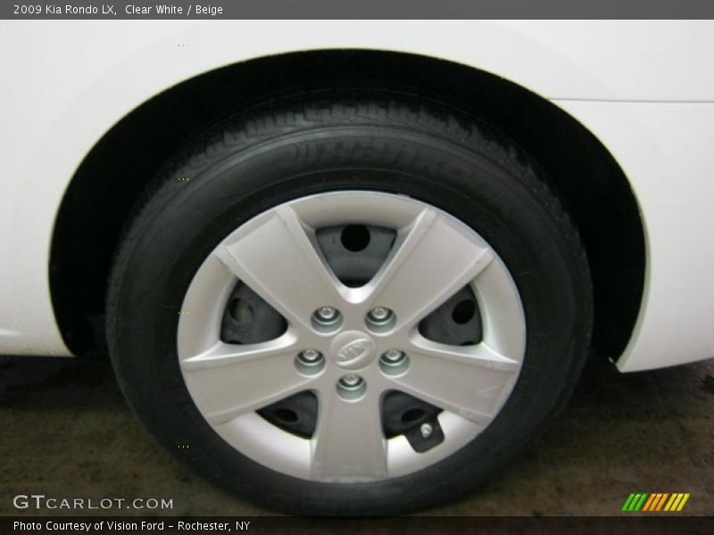 Clear White / Beige 2009 Kia Rondo LX