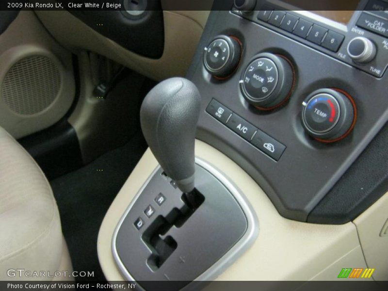 Clear White / Beige 2009 Kia Rondo LX