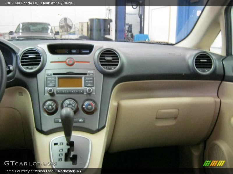 Clear White / Beige 2009 Kia Rondo LX