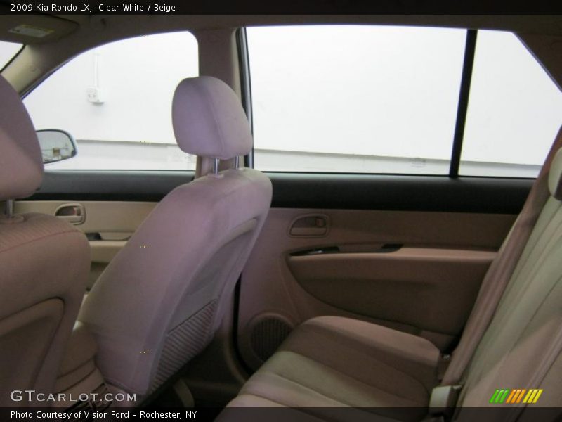 Clear White / Beige 2009 Kia Rondo LX
