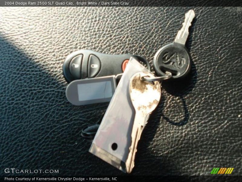 Bright White / Dark Slate Gray 2004 Dodge Ram 2500 SLT Quad Cab