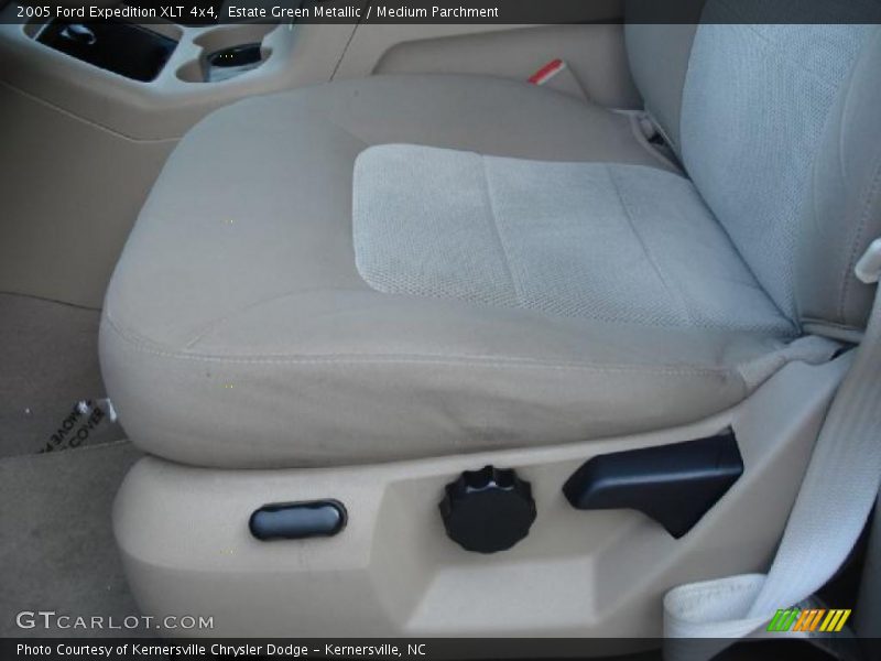 Estate Green Metallic / Medium Parchment 2005 Ford Expedition XLT 4x4