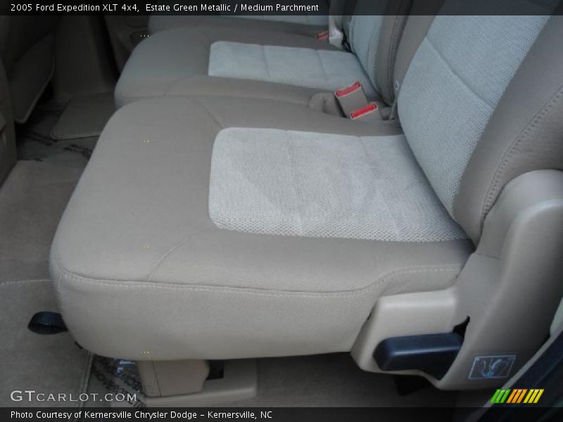 Estate Green Metallic / Medium Parchment 2005 Ford Expedition XLT 4x4
