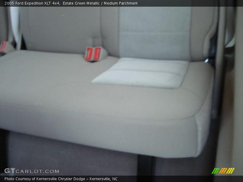 Estate Green Metallic / Medium Parchment 2005 Ford Expedition XLT 4x4