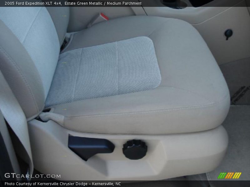 Estate Green Metallic / Medium Parchment 2005 Ford Expedition XLT 4x4