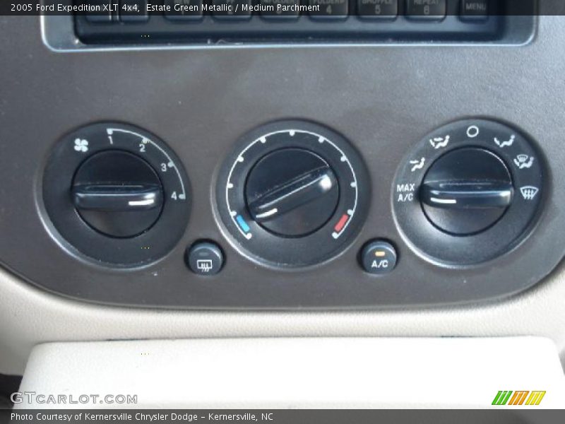 Estate Green Metallic / Medium Parchment 2005 Ford Expedition XLT 4x4